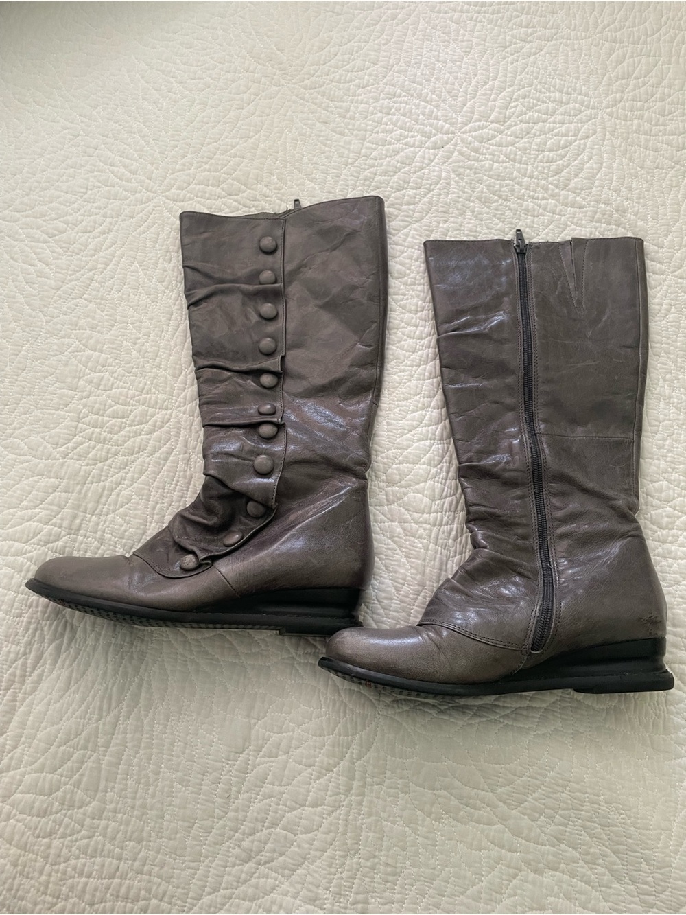 Women's Gray Button-Detail Bobbie Mid-Calf Boots Size 8M Gray